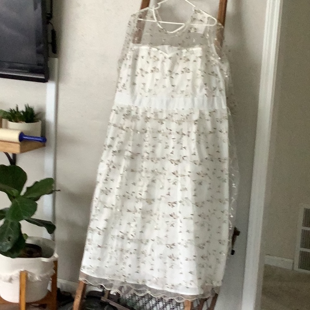 Women’s size 22 dress, armpit/armpit is 24”,shoulder/shoulder 17”, waist is 23”.